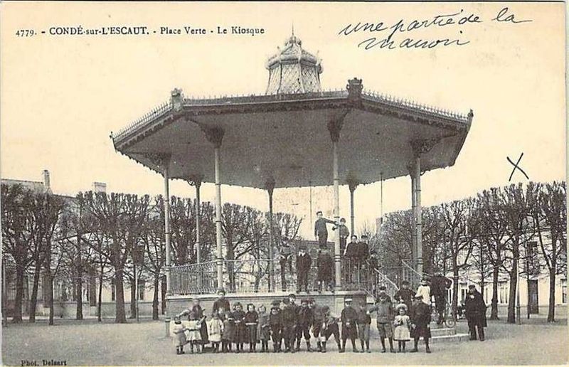 Fichier:800px-Conde-CPA-Place Verte.jpg