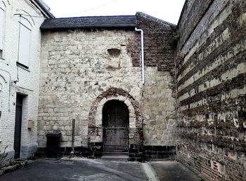 Fichier:350px-Valenciennes-Cour de la Chaussee.jpg