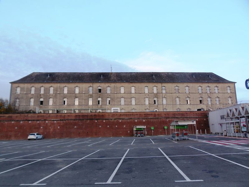 Fichier:800px-Landrecies-Caserne Biron.jpg