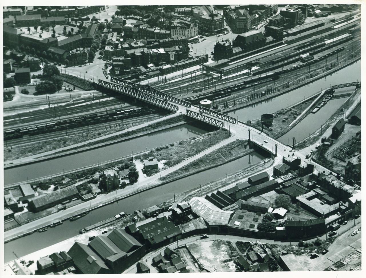 Vue aérienne de Valenciennes (années 50)