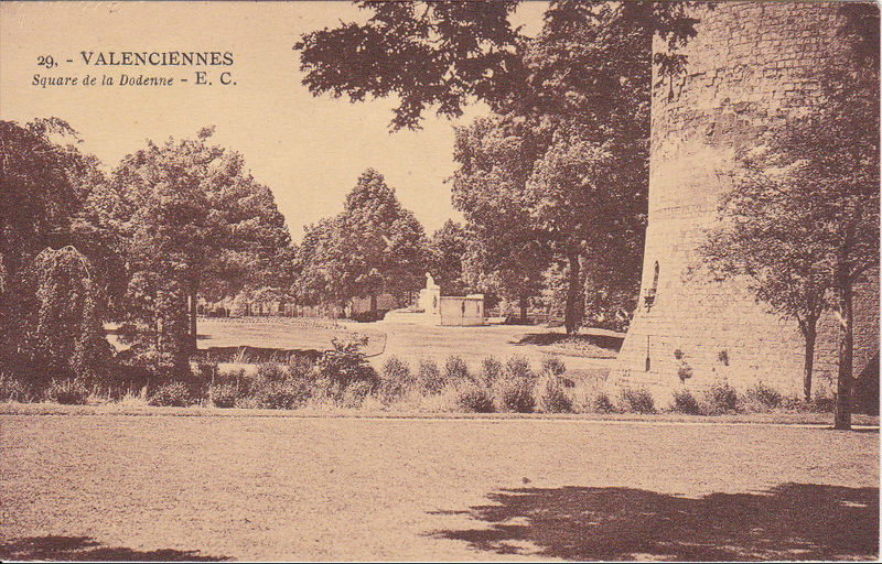Fichier:800px-Valenciennes-Square Dodenne.jpg