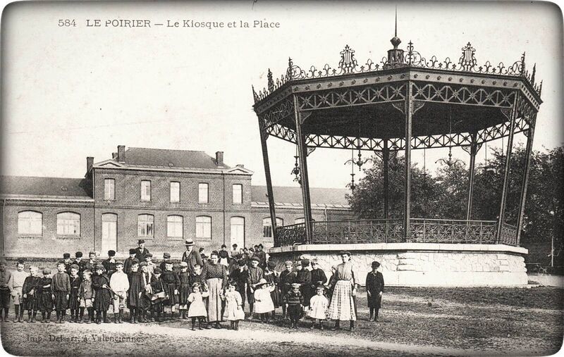 Fichier:CPA-Le Poirier-Kiosque.jpg