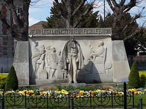 Valenciennes-Monument Henri-Legrand.jpg