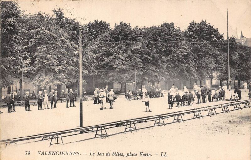 Fichier:Valenciennes-Place Verte-Jeu de billes.jpg